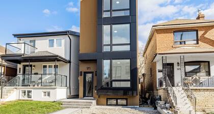 Premium new-build 3 BD,3 bath Apartment