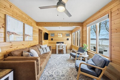 Charming 3-Bedroom Lakefront Cabin on Lake Lida by Maplewood State Park