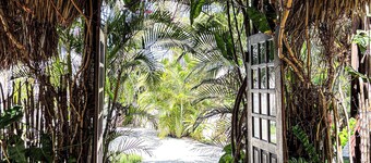 Charming 8-bedroom bed & breakfast in beautiful Parajuru with AC