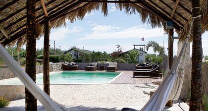 Charming 8-bedroom bed & breakfast in beautiful Parajuru with AC