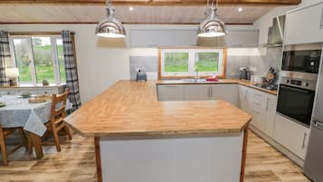 Dishwasher, cookware/dishes/utensils