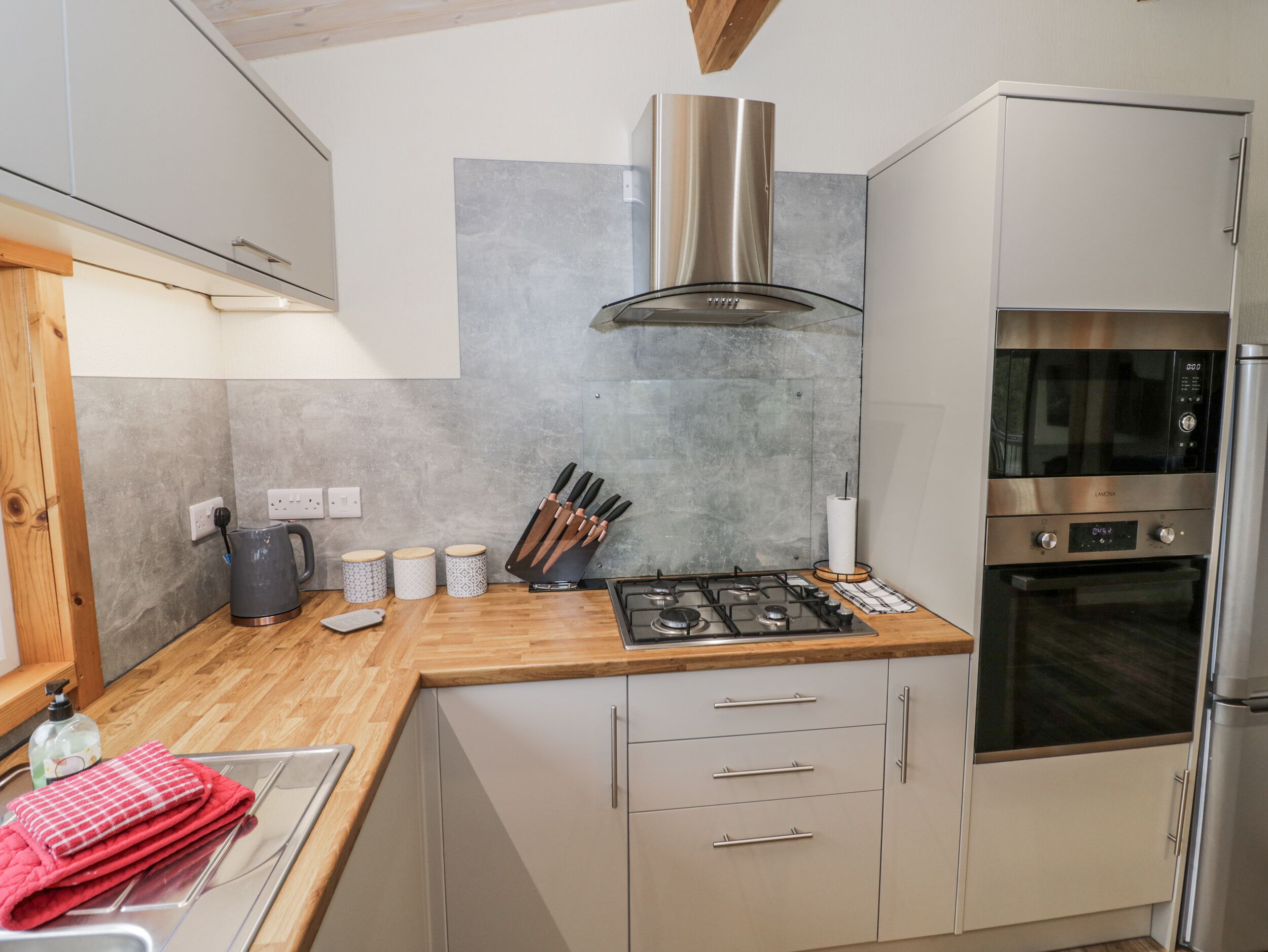 Dishwasher, cookware/dishes/utensils