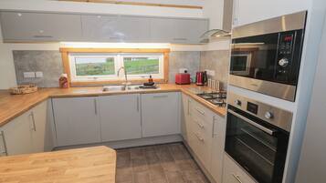 Dishwasher, cookware/dishes/utensils