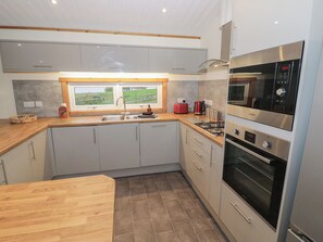 Rentaplats i utensilis de cuina, vaixella i coberteria 