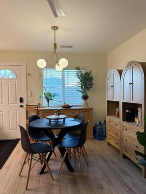 Dining - Earthy Luxe Guesthouse-Fully Fenced- W/D in unit (Hesperia)