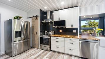 KylskÄp, mikrovÄgsugn, ugn och spishÀll