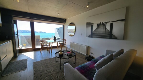 Comfort Apartment, Balcony, Beach View | Living area - Oceana Suites Mirador Baron (Valparaíso)