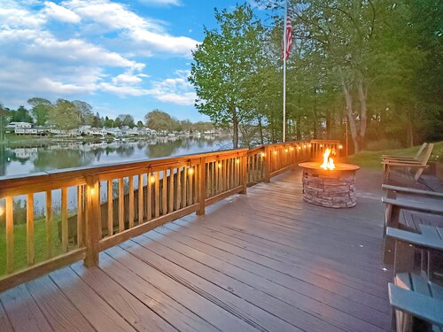 Wine & Water: Vineyard View Retreat on Little Sodus Bay