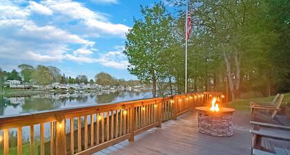 Wine & Water: Vineyard View Retreat on Little Sodus Bay