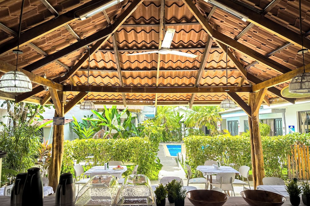 Ela Hotel Jaco