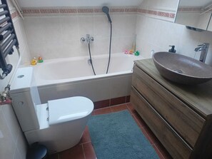 Shower, hair dryer, towels, soap - Large Apartment with Large Kitchen, Between Amsterdam/The Beach/The Hague (Nieuw-Vennep)