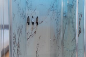 Comfort Room, City View | Bathroom - Ricci Rooms Nazionale (Rome)