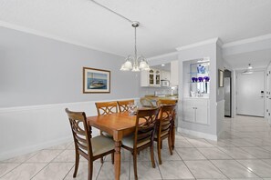 Condo, várias camas (Shorehom by the Sea 63) | Opções para refeição