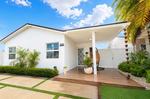 E&A SouthWest - Sandy Beach Suite with Private Terrace