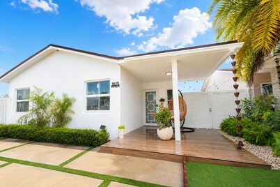 E&A SouthWest - Sandy Beach Suite with Private Terrace