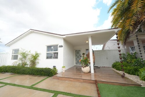 E&A SouthWest - Sandy Beach Suite with Private Terrace