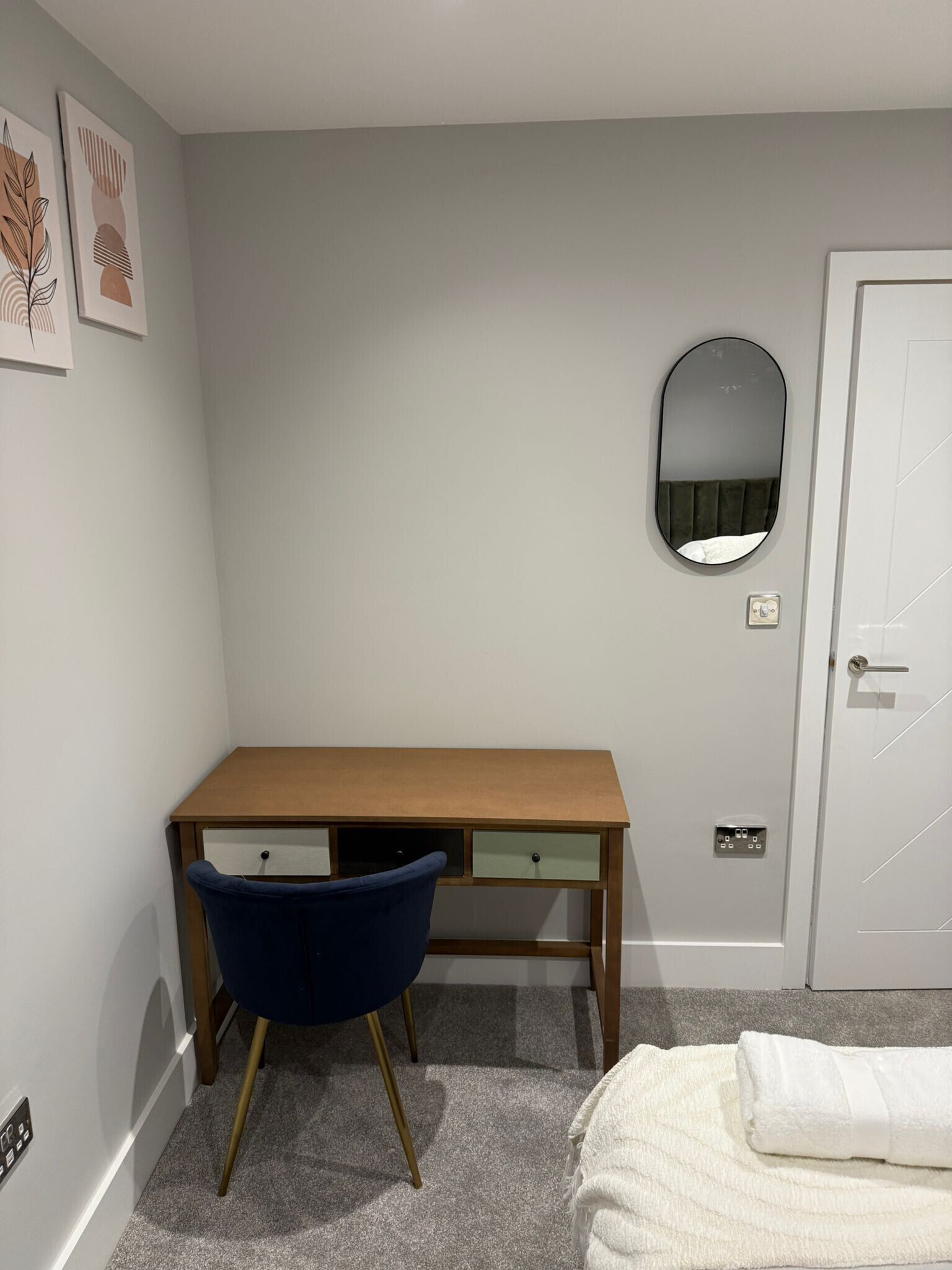 1 habitación, tabla de planchar con plancha, wifi y ropa de cama 