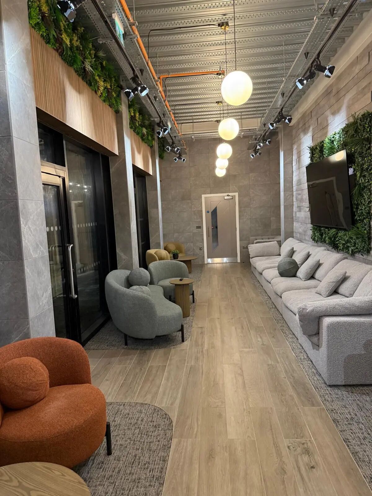 المنشأة من الداخل