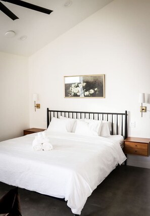 Schreibtisch, Bügeleisen/Bügelbrett, WLAN