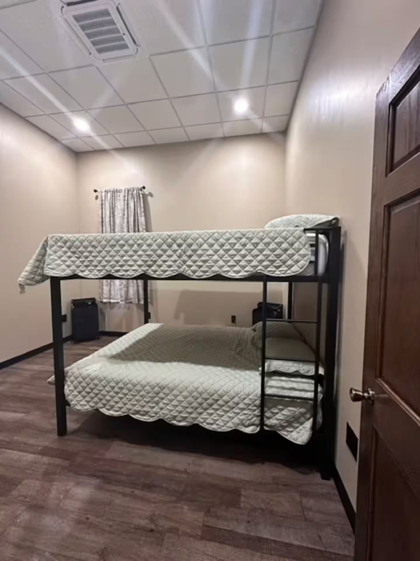 熨斗/熨衣板、上网接入、床单