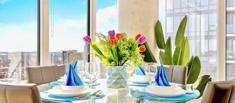 High Rise 1BR Building with Gorgeous Views