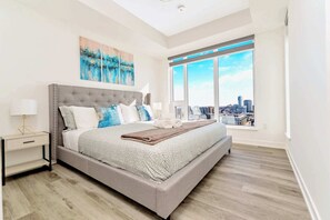Iron/ironing board, WiFi, bed sheets - High Rise 1BR Building with Gorgeous Views (Kitchener)
