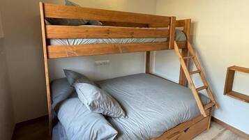 Chalet | Tabla de planchar con plancha y wifi gratis