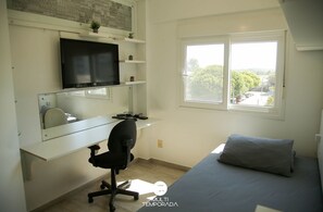 Deluxe-huoneisto, rantanäköala | Ylelliset vuodevaatteet, yksilöllisesti sisustettu