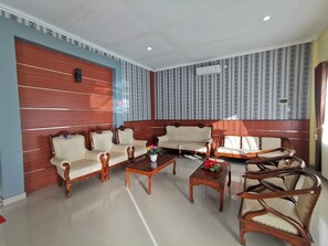 Interior detail - OYO 95059 Ikon Guesthouse (Sangatta)