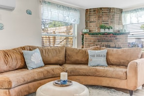 TV, fireplace, books - Apollo Beach House w/Poolside bar + Fun Amenities (Apollo Beach)