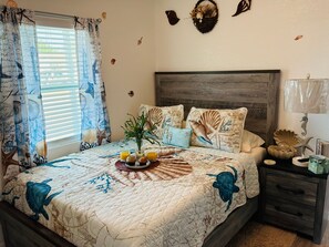 Desk, iron/ironing board, WiFi, bed sheets - Apollo Beach House w/Poolside bar + Fun Amenities (Apollo Beach)
