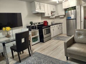 Interior - Privet and Separate Entrance 2 Bedrooms Basement-Free Parking (Waterloo)