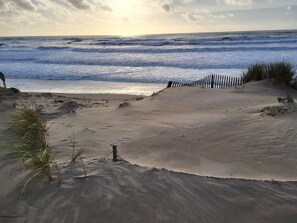 Beach - New, semi-detached house, 50 m from supervised beach, dogfriendly, bike path. (Saint-Pierre-d'Oléron)