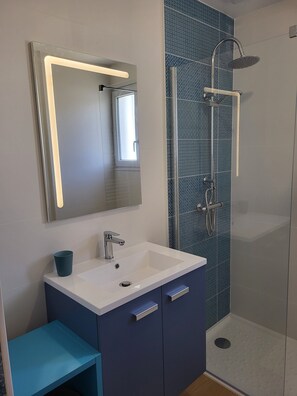 Shower, hair dryer, toilet paper - New, semi-detached house, 50 m from supervised beach, dogfriendly, bike path. (Saint-Pierre-d'Oléron)