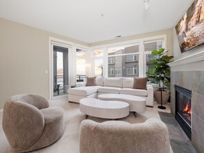 TV, fireplace - Puget Sound Views Elegant 2BR Walk to Pike Place (Seattle)