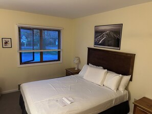 2 dormitoris, planxa i posts de planxar, wifi i roba de llit 