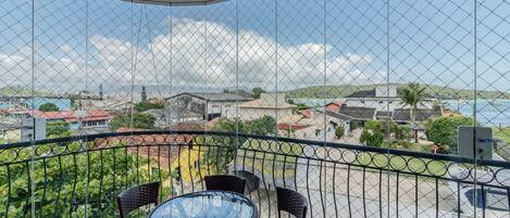 Basic Apartment | Outdoor dining