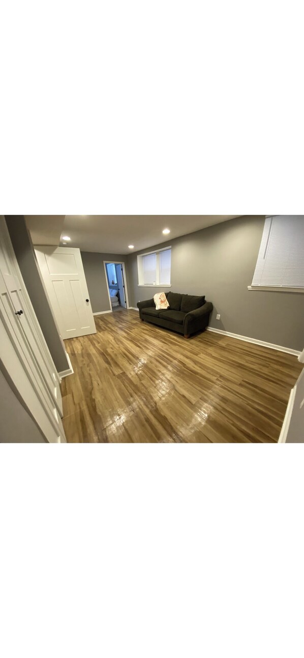 Interior - Individual rooms. Shared space 8 minutes from airport (Omaha)