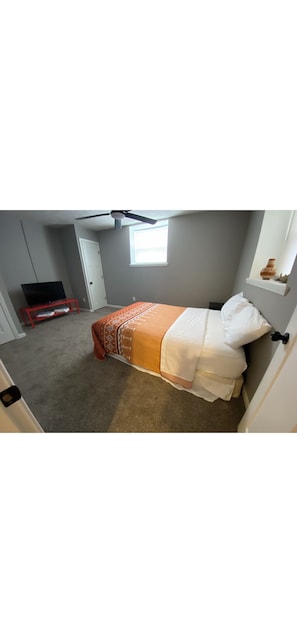 1 bedroom - Individual rooms. Shared space 8 minutes from airport (Omaha)