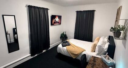 Cozy 3BR Apt with Parking, Desk & WiFi near Yale, Quinnipiac, SCSU & Hospitals