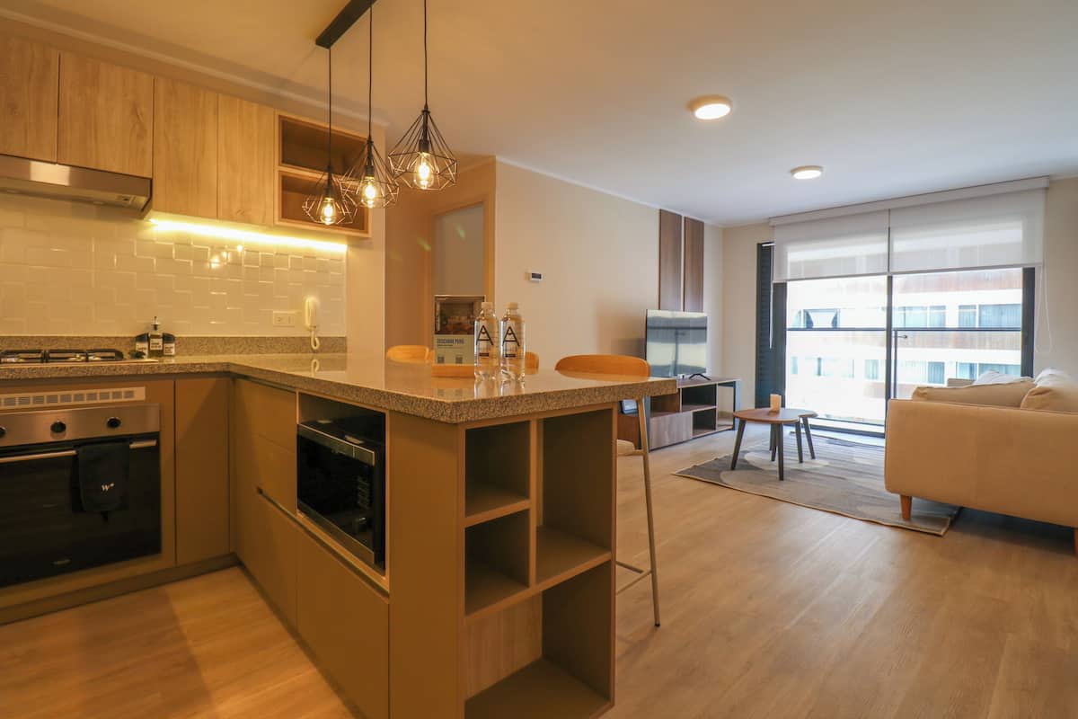 Larco 405 | Private kitchen | Fridge, microwave, stovetop, coffee/tea maker