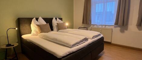 Bügeleisen/Bügelbrett, WLAN, Bettwäsche