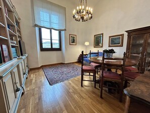 Dining - Apartment 'Serristori With a View' with Wi-Fi and Air Conditioning (Firenze)
