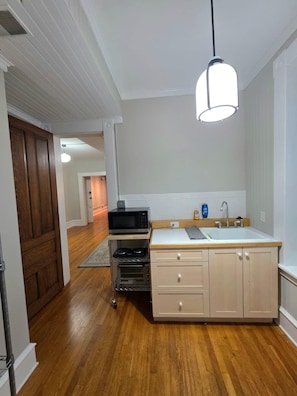 Unclassified image, 2 of 20, button - Huge 1st floor Historic Apartment Soaring Ceilings (Wilmington)