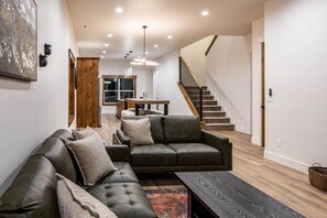 Living area - New Cabin in Island Park (Fremont County)