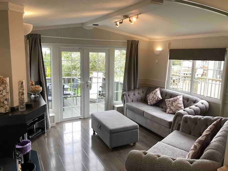 Living area. Caravan 38