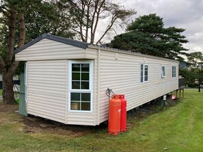 Exterior - Caravan 38 (Newport)