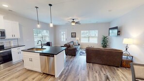 Smart TV - Modern & Pet-Friendly 3BR Stay Near MTSU (Murfreesboro)