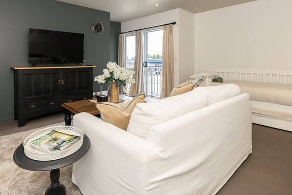 Living area - Central Methven Apartment (Methven)