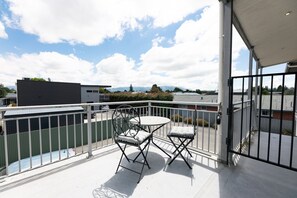 Outdoor dining - Central Methven Apartment (Methven)